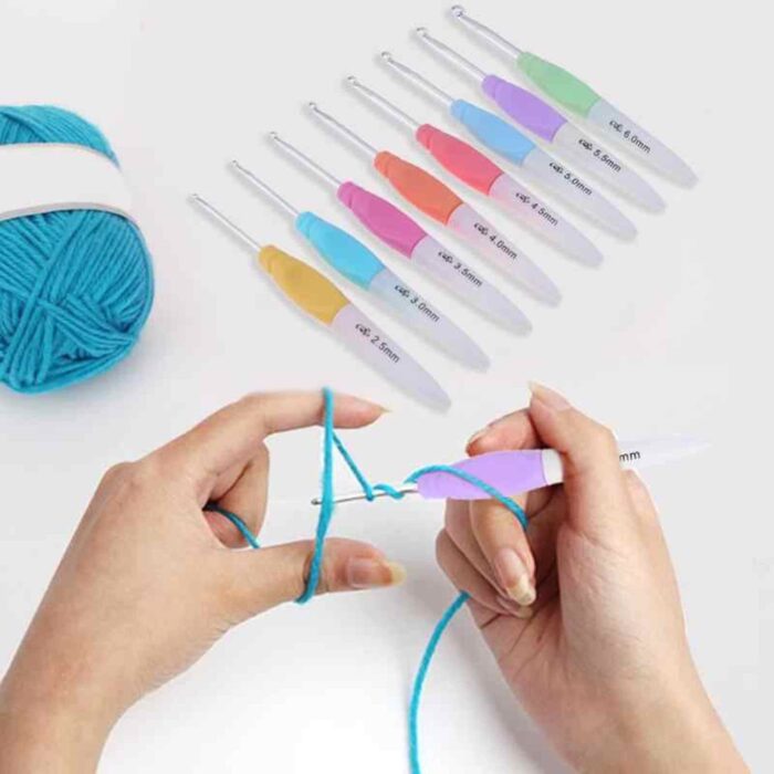 8 Pcs Crochet Hooks Set, with a soft handle, Ergonomic Crochet Hooks with Case for Arthritic Hands, Size 2.5mm to 6mm - Image 2